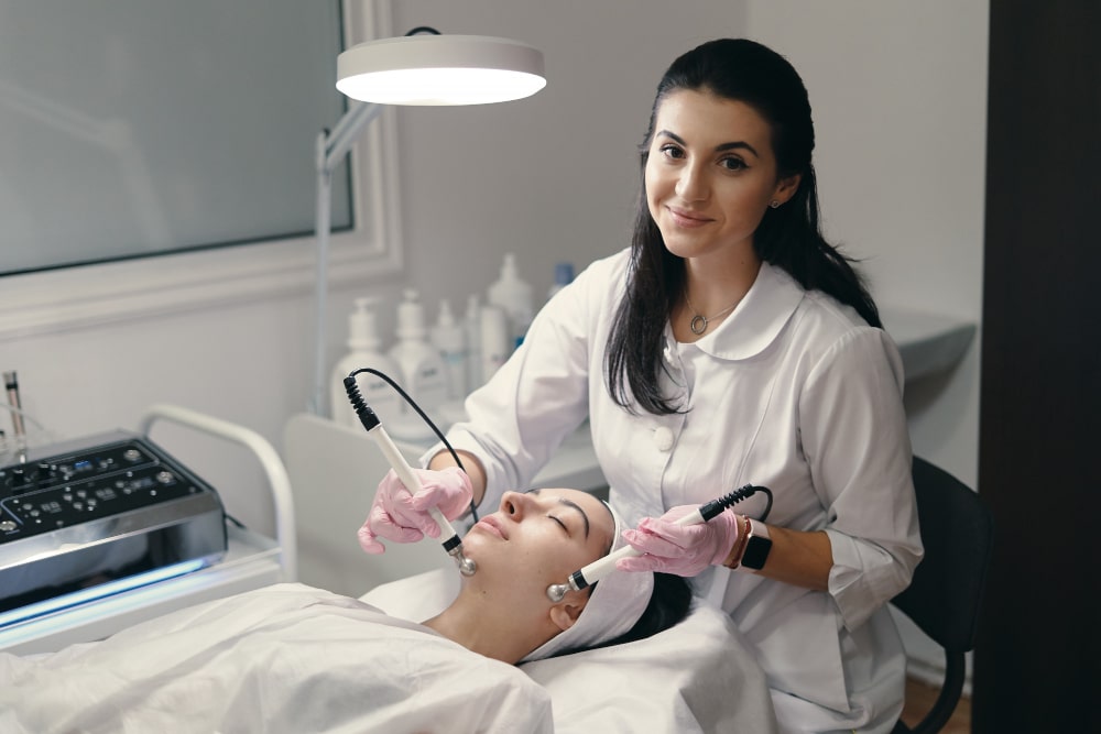 Dr. Arathy Jerald consulting a patient at Revive Skin & Cosmetology Clinic